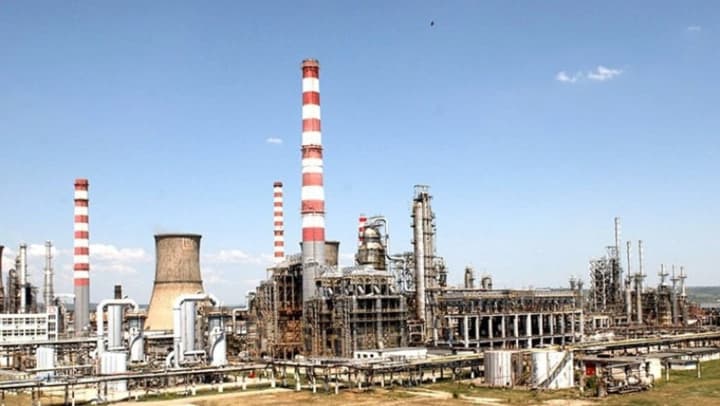 v-ruminii-proizoshel-vzriv-na-neftepererabativayushchem-zavode-rossiiskoi-kompanii-lukoil-yest-postradavshie