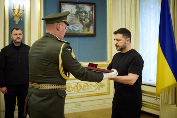 zelenskyi-pryvitav-rozvidnykiv-derzhprykordonsluzhby-z-profesiinym-sviatom