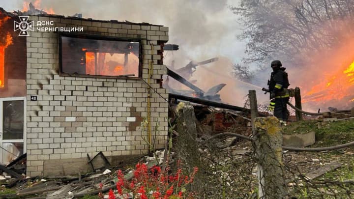 udari-bpla-po-novgorod-severskomu-4-pogibshikh-10-ranenikh-sredi-nikh-rebenok-gschs