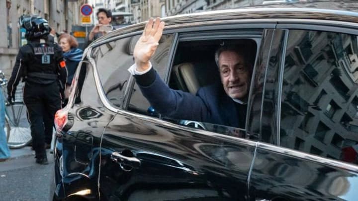 nikolya-sarkozi-nachal-pisat-knigu-v-tyurme