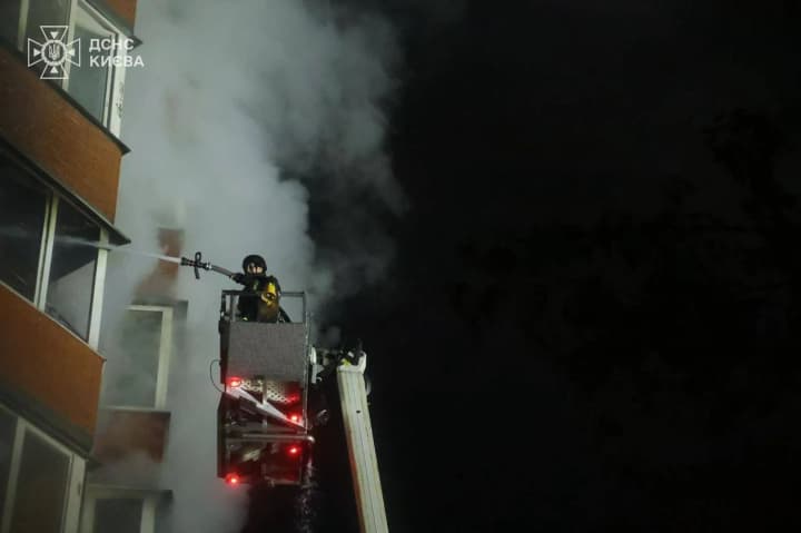 dvoe-pogibshikh-i-dvoe-postradavshikh-v-kieve-v-rezultate-ataki-rf-pokazali-posledstviya