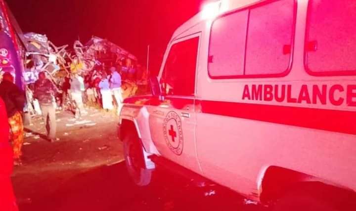 uzhasnaya-avariya-v-ugande-46-pogibshikh-v-rezultate-lobovogo-stolknoveniya-avtobusov