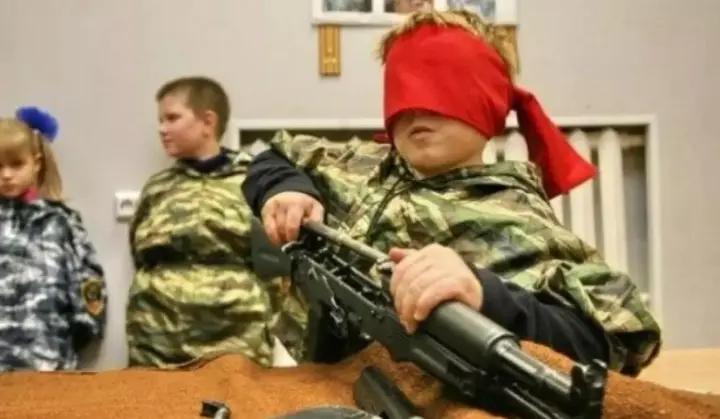 rossiyane-videlili-15-mlrd-rublei-na-promivanie-mozgov-shkolnikam-na-vot-tsns