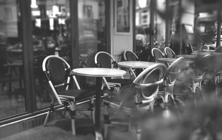 spanish-police-arrested-a-gang-that-stole-1100-chairs-from-restaurants