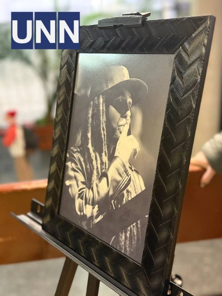 khovaiut-v-yoho-uliublenii-keptsi-v-kyievi-proshchaiutsia-iz-liderom-hurtu-green-grey