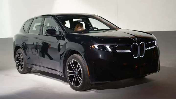 bmw-ix3-na-tret-iz-pererabotannikh-materialov-kak-avtoproizvoditel-eto-sdelal