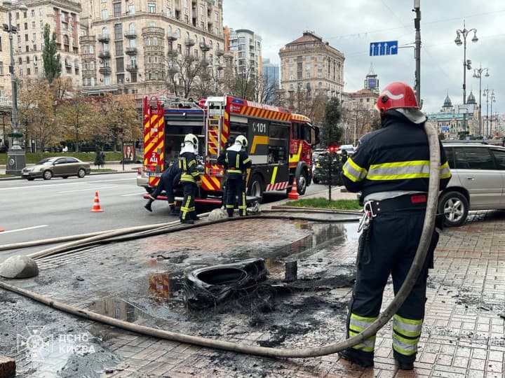tires-set-on-fire-near-kyiv-city-state-administration-on-khreshchatyk-suspect-detained