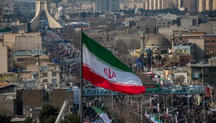 iran-zitknuvsia-z-hlybokoiu-kryzoiu-stahnatsiia-vvp-valiutna-kryza-ta-enerhetychnyi-defitsyt-rozvidka