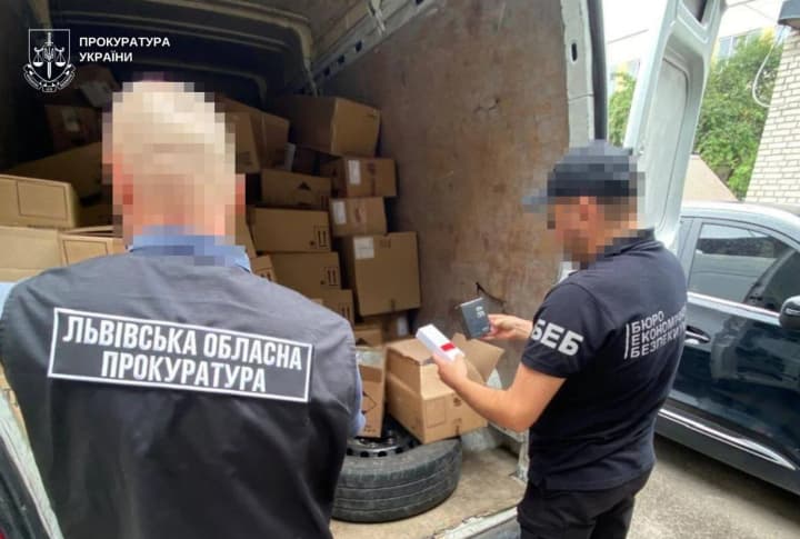 kontrabanda-na-17-mln-grn-na-lvovshchine-telefoni-i-parfyumeriyu-perevozili-pod-vidom-kolbasnikh-izdelii