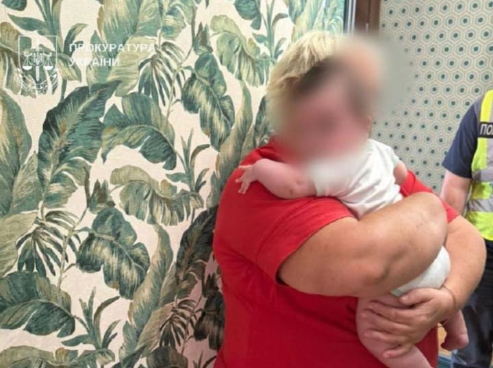 v-kieve-razoblachena-popitka-prodazhi-mladentsa-pod-podozreniem-predstaviteli-chastnoi-kliniki