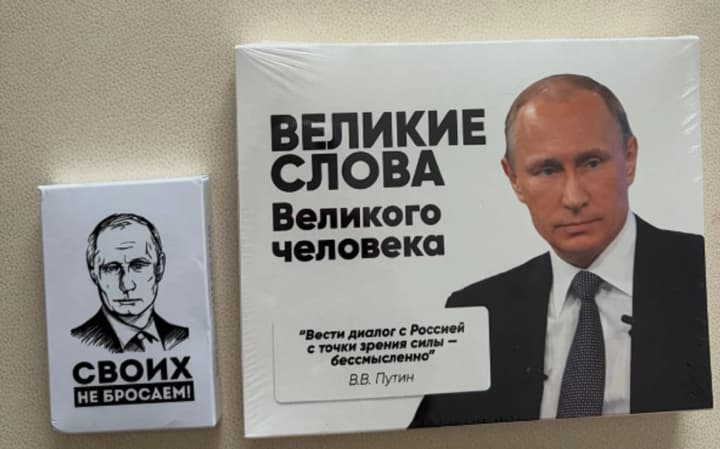 granitsi-rossii-nigde-ne-zakanchivayutsya-poslannik-putina-privez-v-ssha-konfeti-s-tsitatami-diktatora