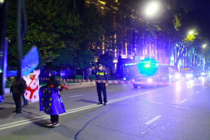 u-tbilisi-za-try-dni-zatrymaly-60-uchasnykiv-protestiv-za-perekryttia-dorih-ta-nosinnia-masok