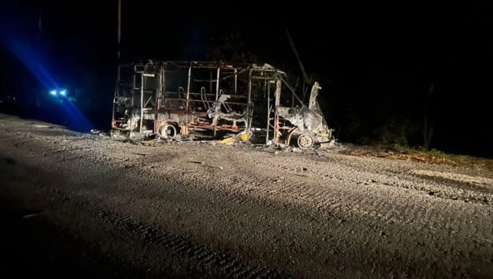 ataka-drona-rf-po-mikroavtobusu-v-sumskoi-oblasti-chislo-postradavshikh-vozroslo-do-10-chelovek