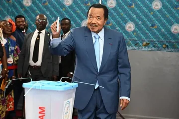 biia-pereobranyi-prezydentom-kamerunu-vosmyi-termin-92-richnoho-lidera-vyklykav-khvyliu-protestiv-reuters