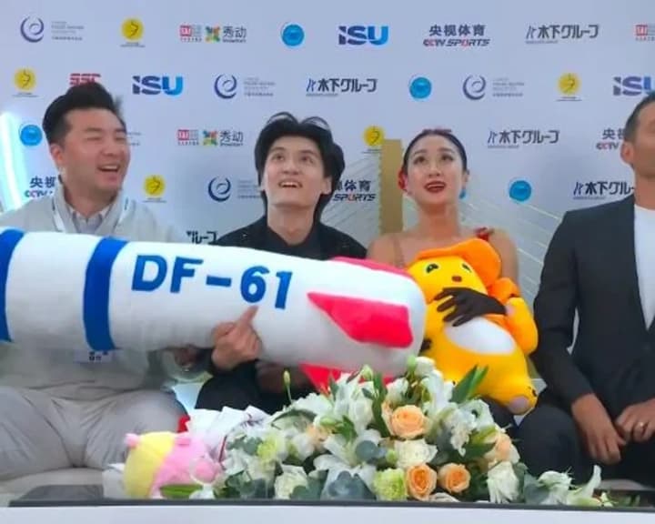 skandal-na-kubke-kitaya-kitaiskie-figuristi-pokazali-igrushku-pokhozhuyu-na-yadernuyu-raketu