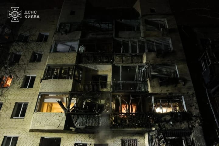 troie-liudei-staly-zhertvamy-udaru-rf-po-kyievu-22-zhovtnia-u-likarni-pomerla-zhinka