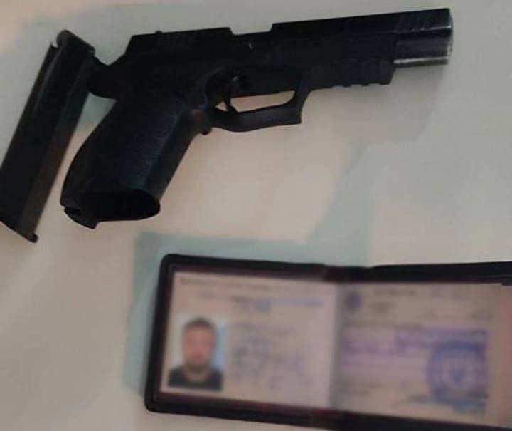 ustroil-strelbu-vozle-doma-raniv-dvukh-prokhozhikh-v-kieve-zaderzhali-40-letnego-muzhchinu