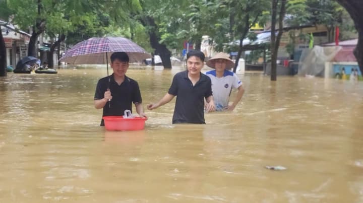 record-rains-flood-historic-cities-of-vietnam-exceeding-historical-maximum