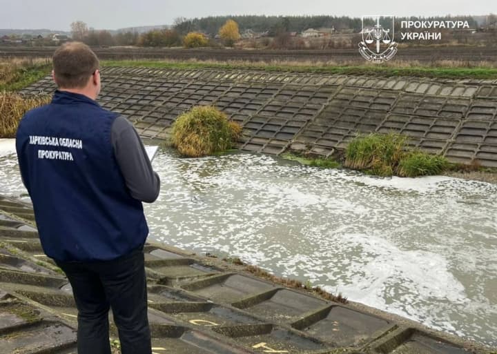 pomutnenie-i-beloe-veshchestvo-v-reke-merlo-v-kharkovskoi-oblasti-nachata-proverka-istochnika-zagryazneniya