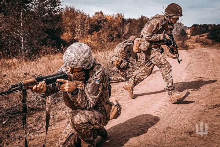 na-fronti-zafiksovano-76-boiovykh-zitknen-voroh-aktyvno-diie-na-trokh-napriamkakh