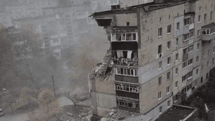 vybukh-u-budynku-v-khmelnytskomu-pid-zavalamy-shukaiut-zhinku