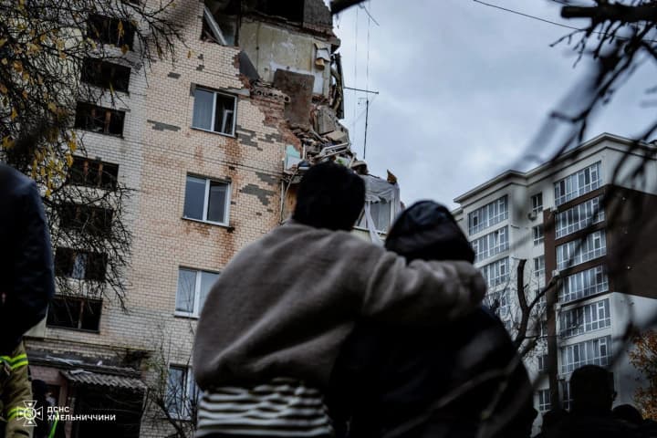 explosion-in-khmelnytskyi-9-apartments-destroyed-15-damaged-rescue-operation-underway