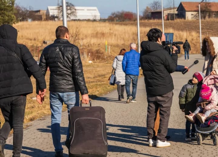 maizhe-100-tysiach-molodykh-cholovikiv-vyikhaly-z-ukrainy-pislia-poslablennia-pravyl-the-teregraph