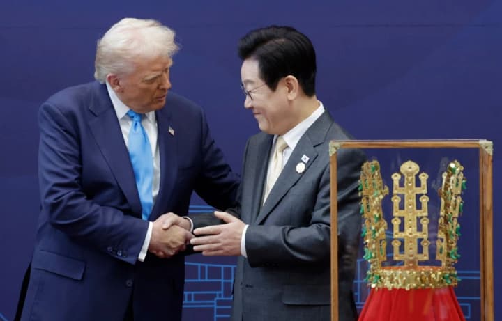 south-korea-awarded-donald-trump-a-golden-crown-after-a-breakthrough-in-dollar355-billion-trade-talks