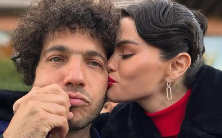 selena-gomes-i-benni-blanko-otmetili-mesyats-braka-kak-proshel-otdikh-zvezd-v-kalifornii