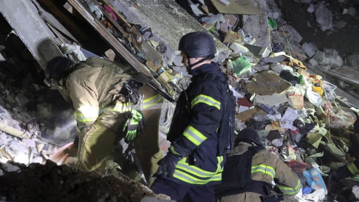 vzhe-dvoie-zahyblykh-kilkist-zhertv-rosiiskoho-udaru-v-zaporizhzhi-30-zhovtnia-zrosla