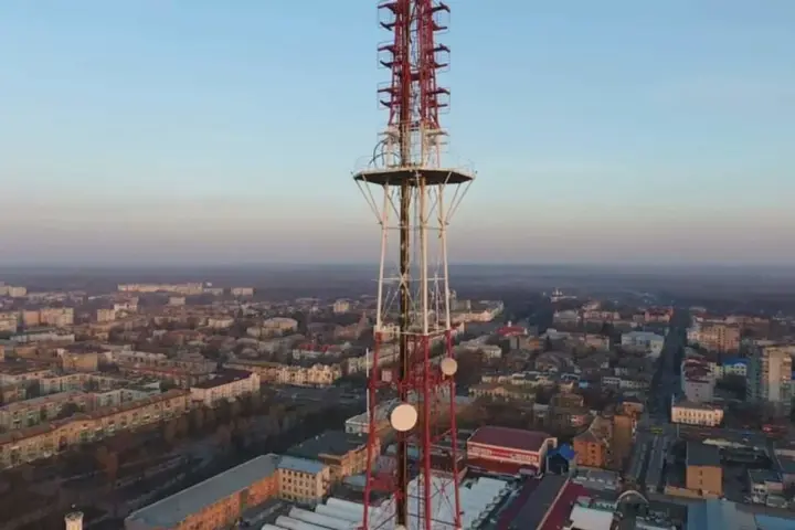 okkupanti-29-oktyabrya-udarili-po-televishke-v-tsentre-chernigova-zhitelyam-sovetuyut-ne-priblizhatsya-k-sooruzheniyu