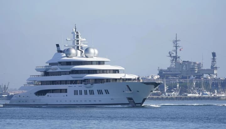 pidsanktsiina-yakhta-rosiiskoho-oliharkha-prodana-simi-partnera-donalda-trampa