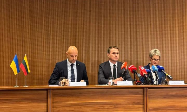 dosiahnennia-spravedlyvosti-spilna-robota-derzhav-slidchykh-ta-zhurnalistiv-henprokuror-pislia-zustrichi-iz-media-u-lytvi