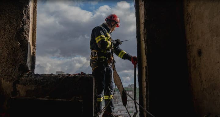 riatuvalnyky-zavershyly-roboty-na-mistsi-vorozhoho-udaru-po-budynku-v-sumakh