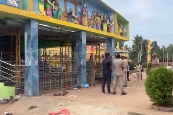 rush-of-worshippers-at-indian-temple-leads-to-nine-deaths-dozens-injured