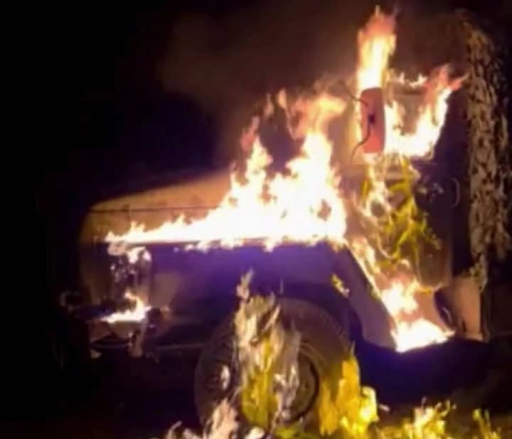 partyzany-spalyly-vorozhu-viiskovu-vantazhivku-yaka-mala-priamuvaty-pid-pokrovsk