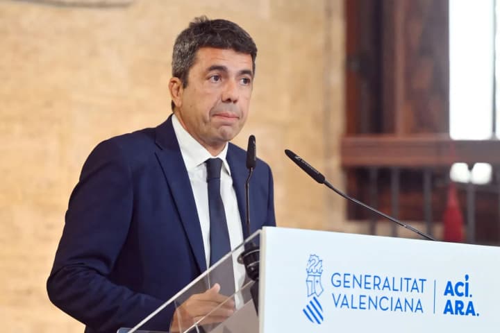 prezident-regiona-valensiya-v-ispanii-karlos-mason-podal-v-otstavku-iz-za-provala-v-reagirovanii-na-smertelnie-navodneniya