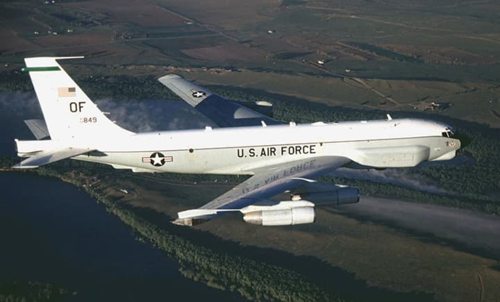american-reconnaissance-aircraft-boeing-rc-135u-spotted-over-the-black-sea-near-sevastopol