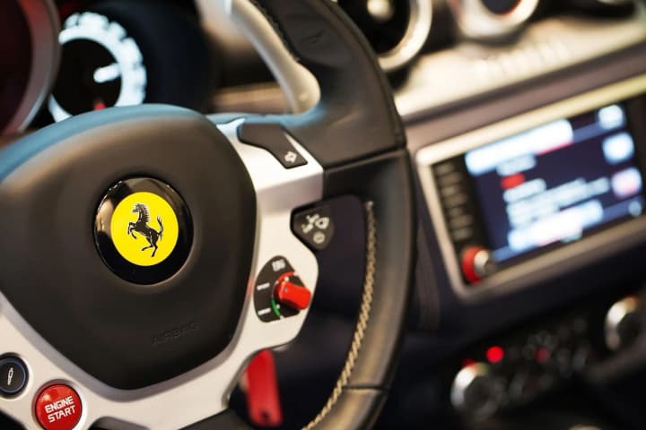 ferrari-na-visote-rekordnii-kvartal-i-shokiruyushchie-plani