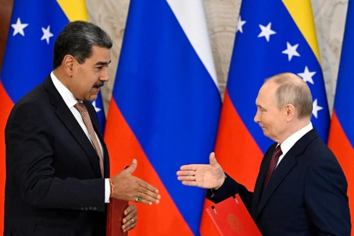 russia-continues-to-maintain-contacts-with-venezuela-amid-tensions-in-the-caribbean-peskov