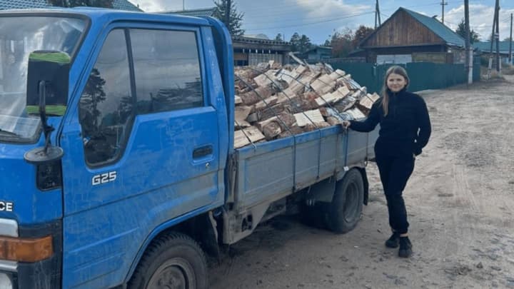 u-rosii-stykaiutsia-z-defitsytom-drov-ta-zrostanniam-tsin-pered-zymoiu-szr