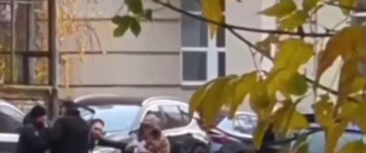 u-merezhu-potrapylo-video-iz-zatrymanniam-vchytelia-u-kyievi-ttsk-roziasnyv-sytuatsiiu