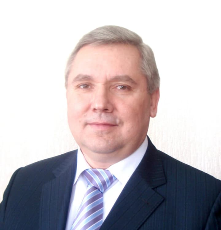 formalna-rotatsiia-chy-realni-zminy-vchena-rada-derzhavnoho-biotekhnolohichnoho-universytetu-zvilnyla-nardepa-khabarnyka-odarchenka