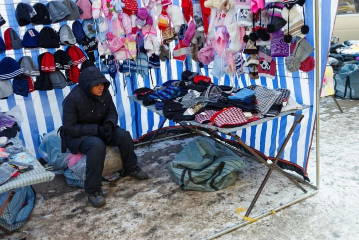 ekonomika-rf-vkhodyt-u-fazu-zatiazhnoho-spadu-kompanii-skorochuiut-vytraty-ta-vidkladaiut-investytsii-szru