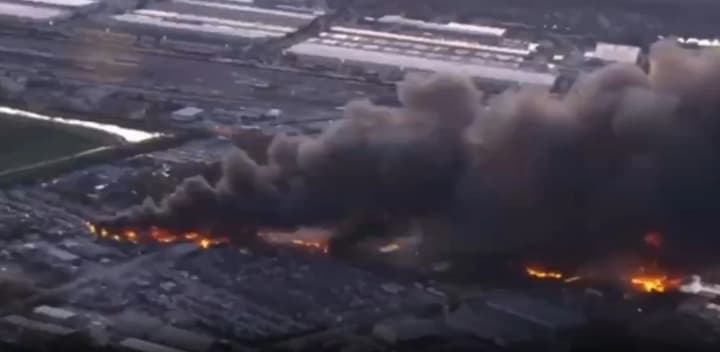 in-the-us-the-death-toll-in-the-cargo-plane-crash-has-risen-to-nine-bbc