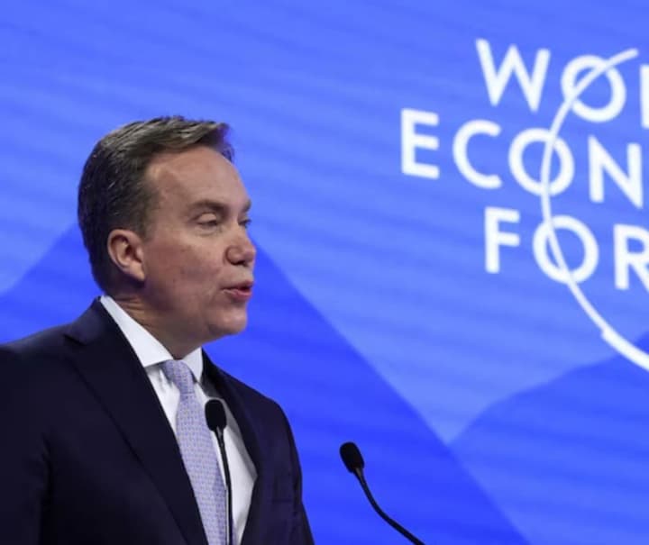 glava-vef-predupredil-o-trekh-puziryakh-ugrozhayushchikh-mirovoi-ekonomike