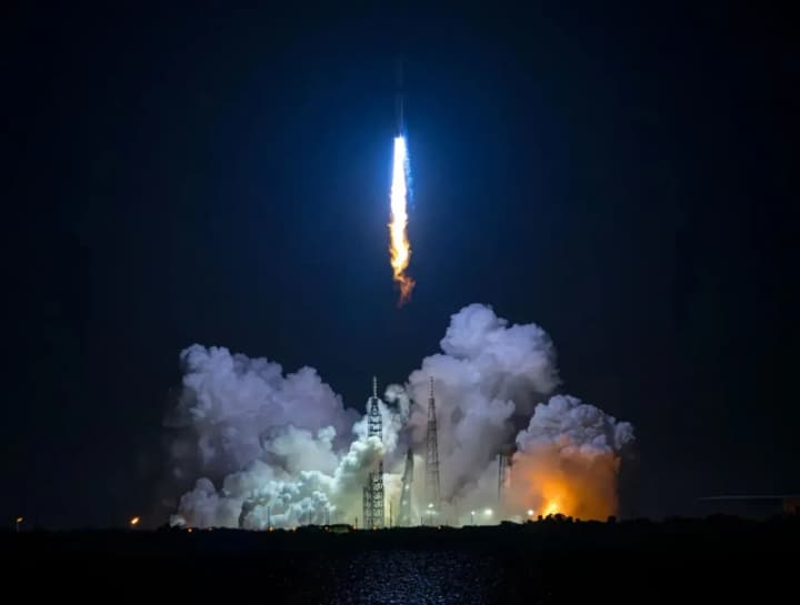 blue-origin-bezosa-planiruet-vtoroi-zapusk-mega-raketi-new-glenn-9-noyabrya