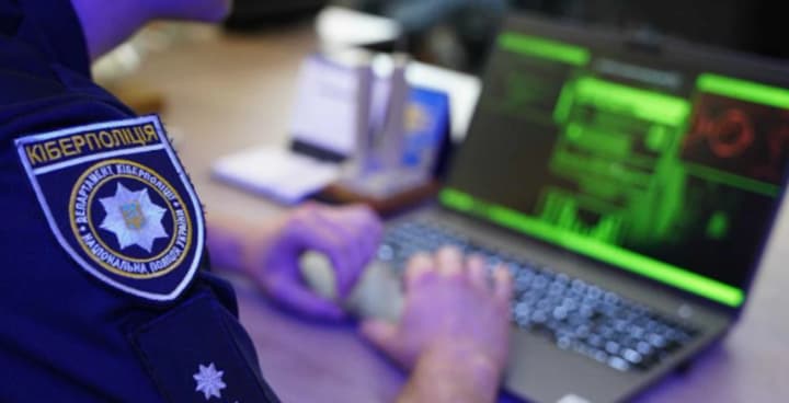 vymahaiut-hroshi-cherez-feikovyi-sait-dublikat-vid-imeni-mvs-ukraintsiam-rozpovily-yak-vberehtys-vid-shakhraiv