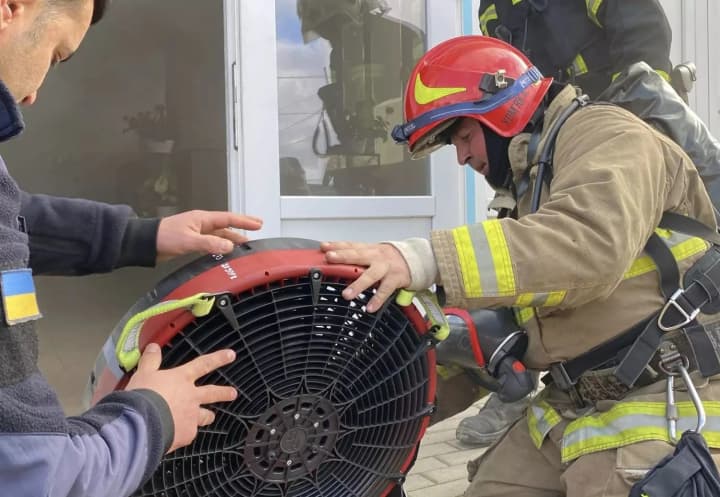 vybukh-v-ofisi-ivano-frankivska-dvoie-liudei-otrymaly-poranennia-40-evakuiuvaly-dsns