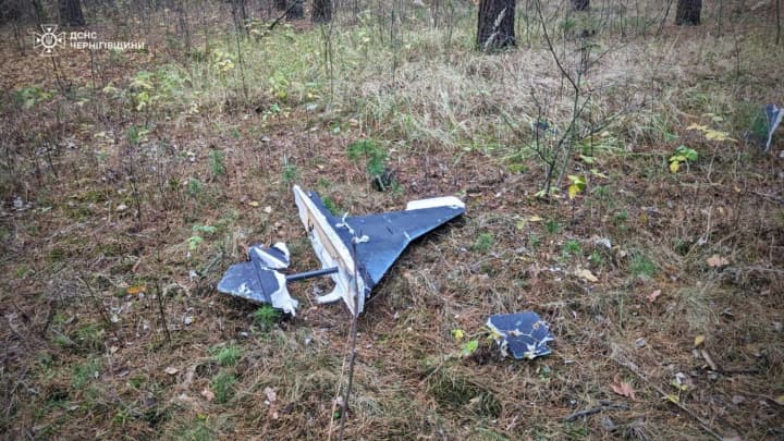 na-chernihivshchyni-vybukhnuv-zbytyi-dron-postrazhdaly-dvoie-pidlitkiv-dsns